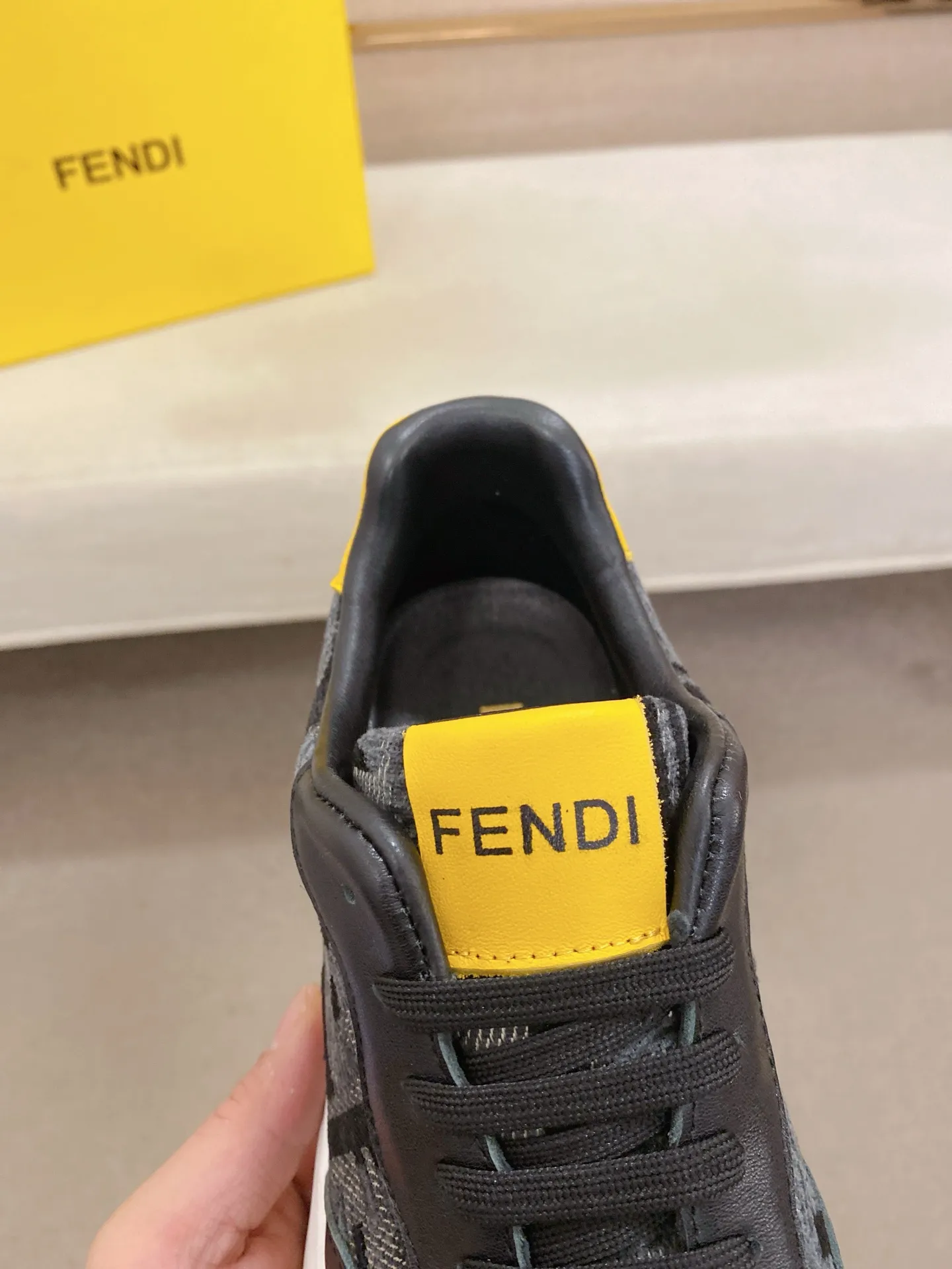 Men's shoes 💰 462💰 (fendi) New style 👊🏻 upper 🇮🇹 imported cowhide fabric 🇩🇪 lining imported sheepskin lining. The original outsole is molded to highlight the identity of every man, and the upper foot is elegant and stable🚶🏻🚶🏻The high-end custom counters reproduce the original version📯No matter the wind or rain, the shoe last remains unchanged and can withstand the verification of time🔍️,🔵 Size: 38-44